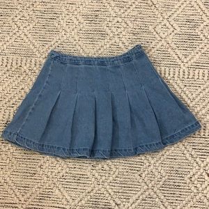 Pleated denim skirt